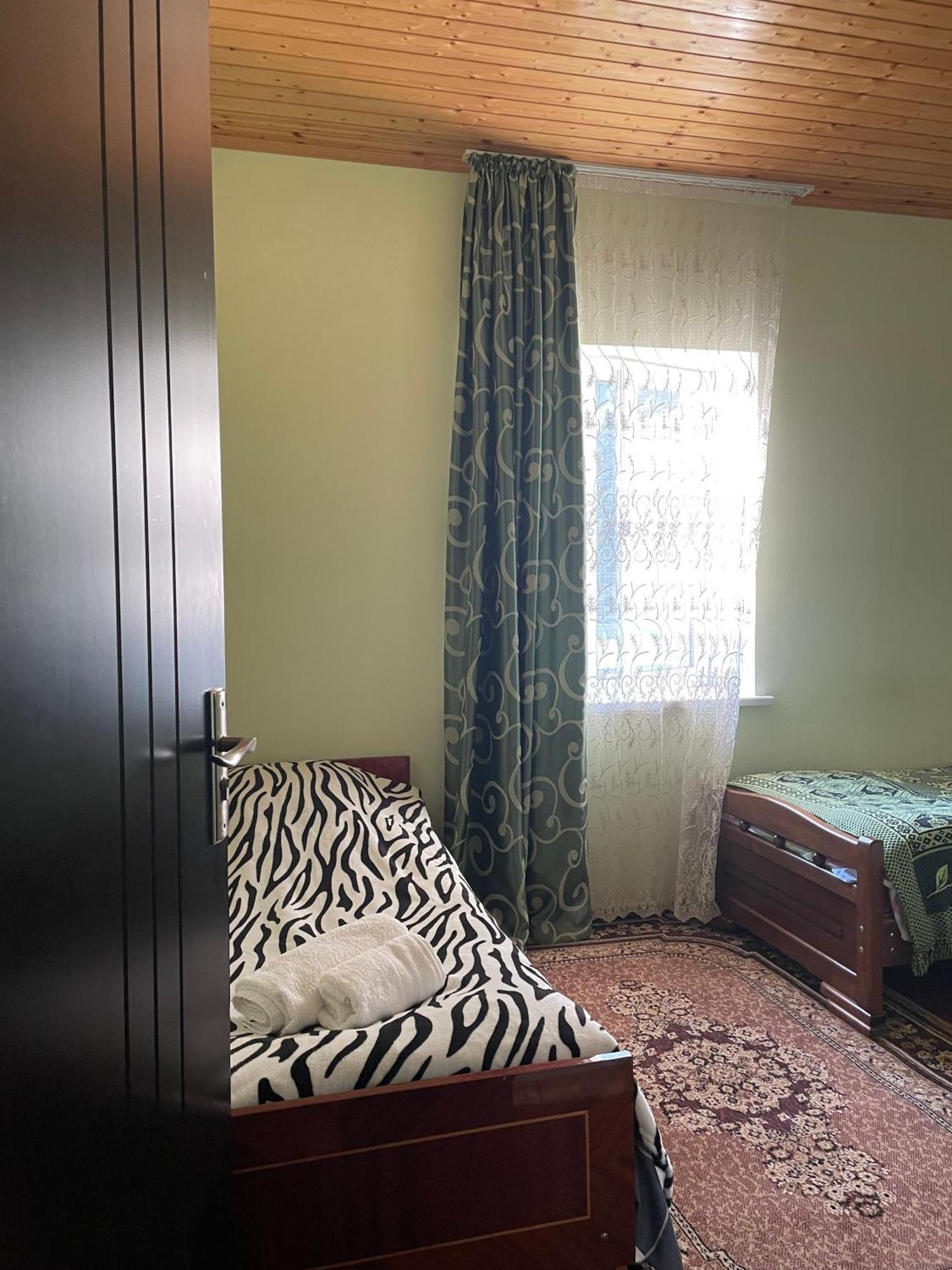 Guesthouse "Megi" メスティア エクステリア 写真